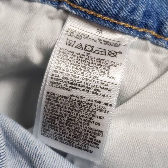 Old Navy Slim Fit Distressed Light Wash Denim Shorts Size 28 Raw Hem - Picture 6 of 7